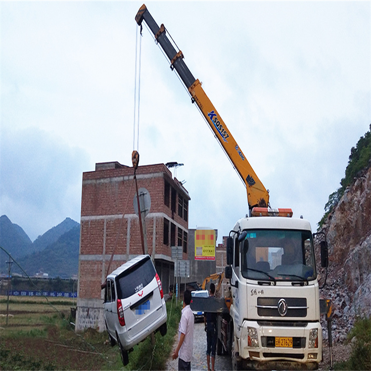 揭阳道路交通事故救援吊装案例